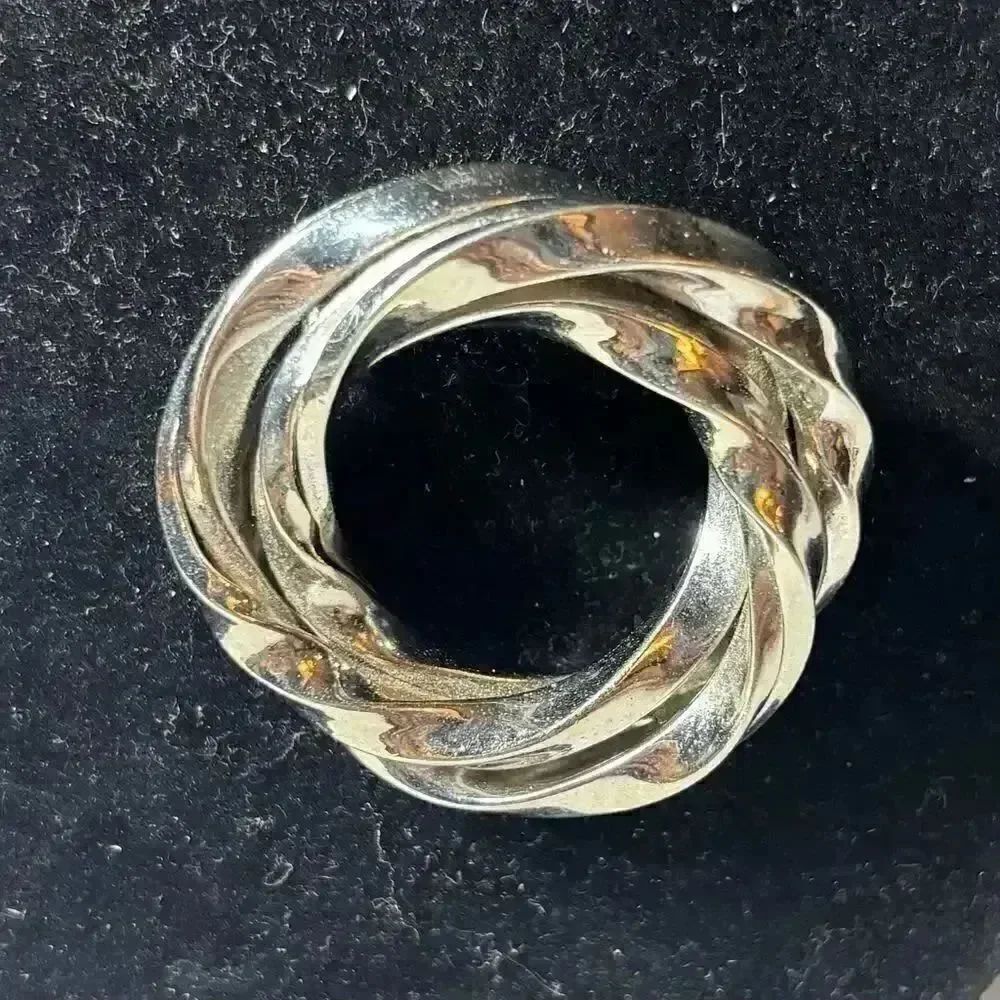 Vintage Silvertone Round Brooch Excellent Preloved Condition